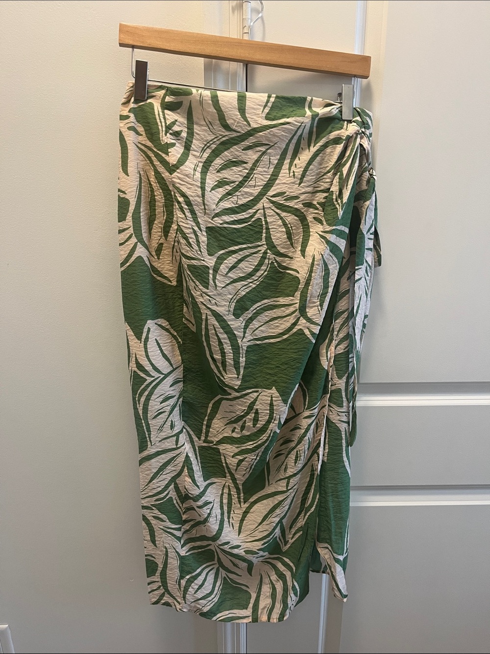 Zara Green and Cream Leaf-Print Midi Wrap Skirt